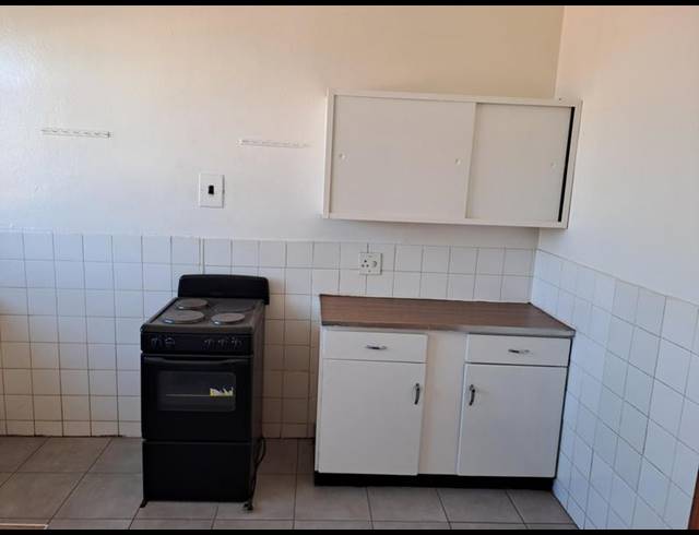 1 BEDROOM PROPERTY TO RENT IN FLORIDA LAKE